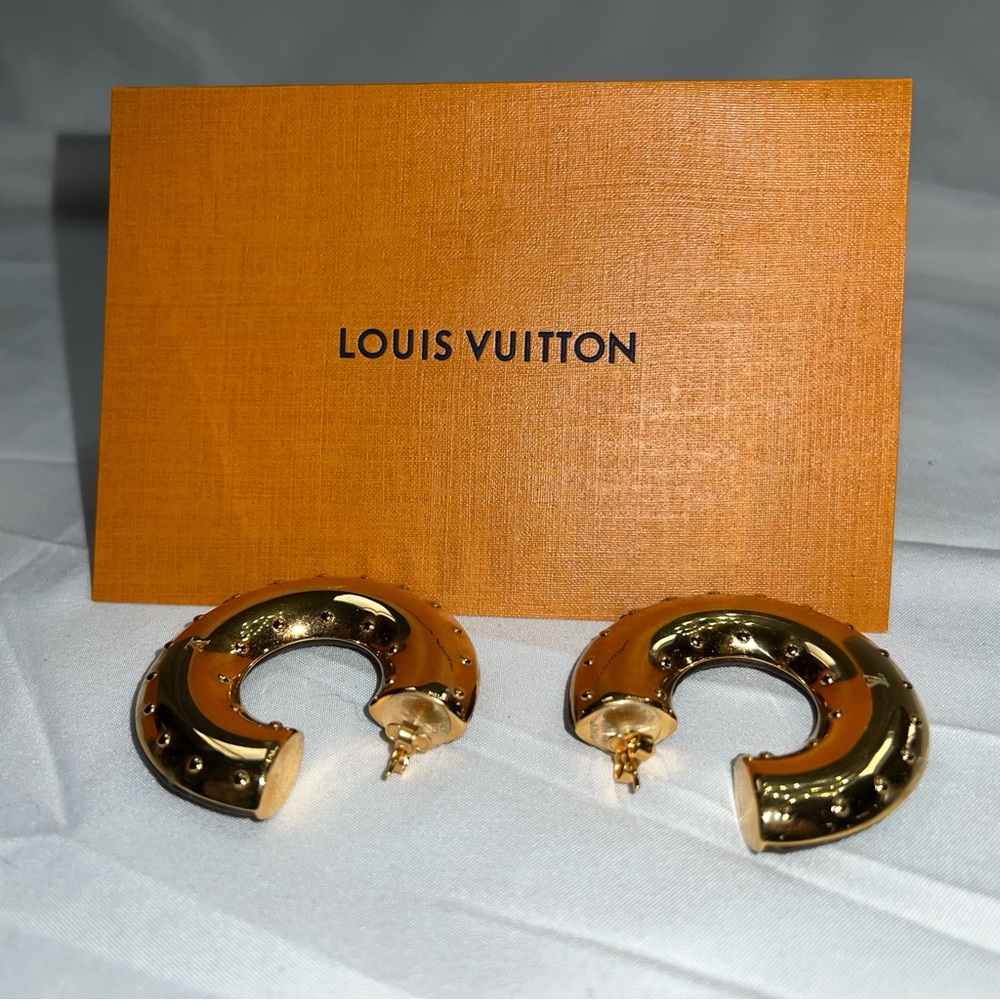 Louis Vuitton reversible earrings. Monogram/Gold